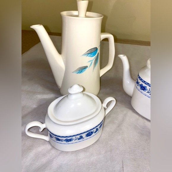 🌸 Vintage (1950-1960’s) White and Blue Floral Tea Set - Picture 4 of 7